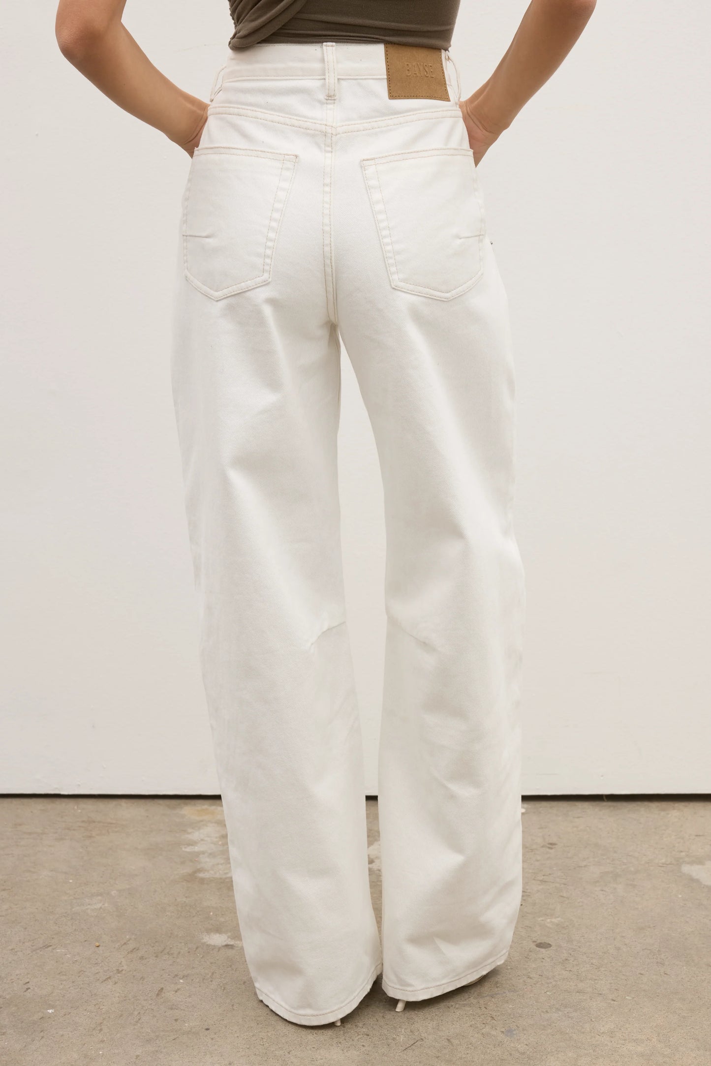 BAYSE Aston Jean - Geisha White