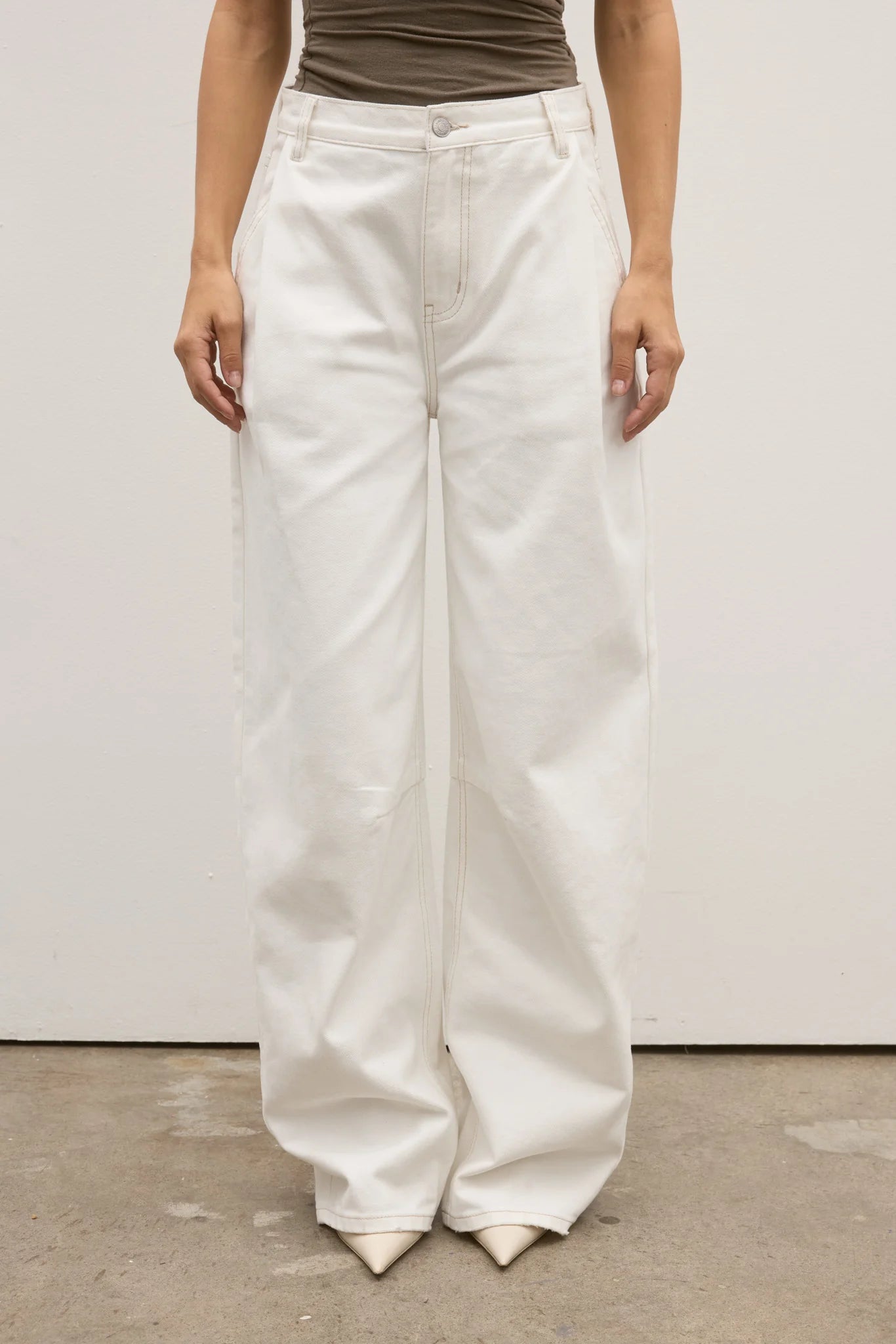 BAYSE Aston Jean - Geisha White