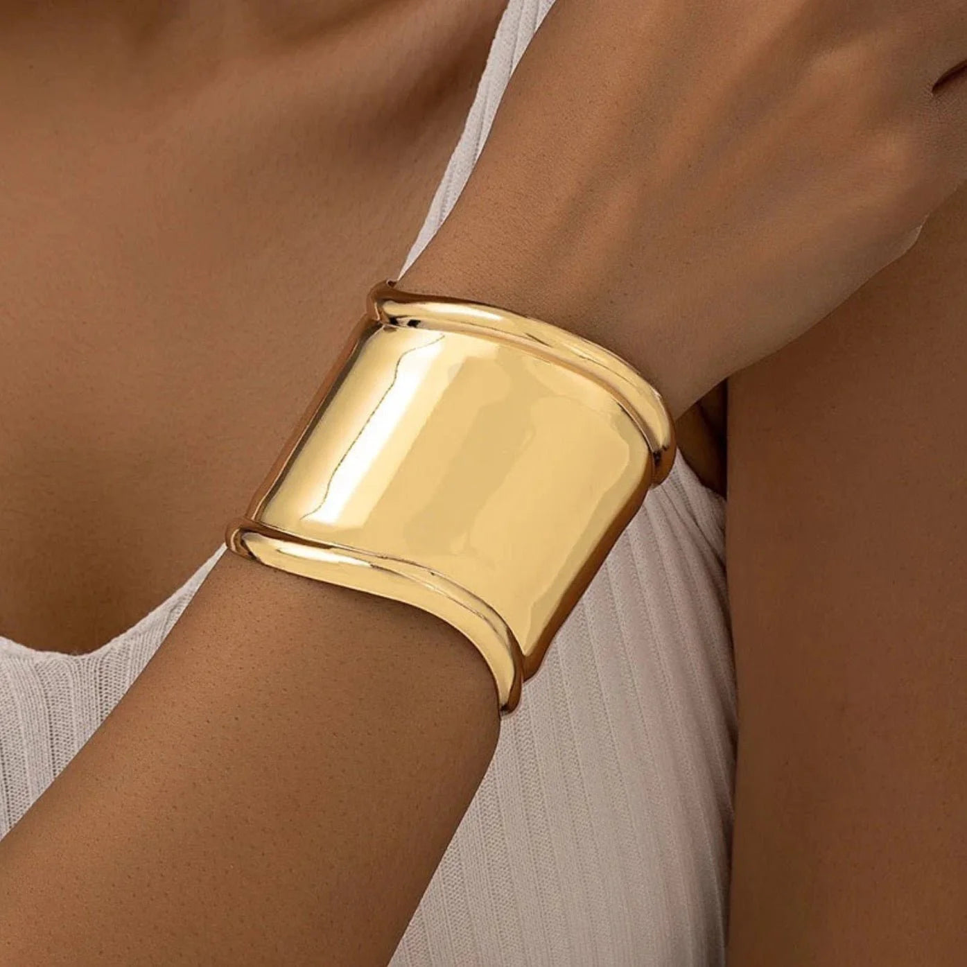 ZAYA COLLECTIVE Aphrodite Wrist Cuff - Gold